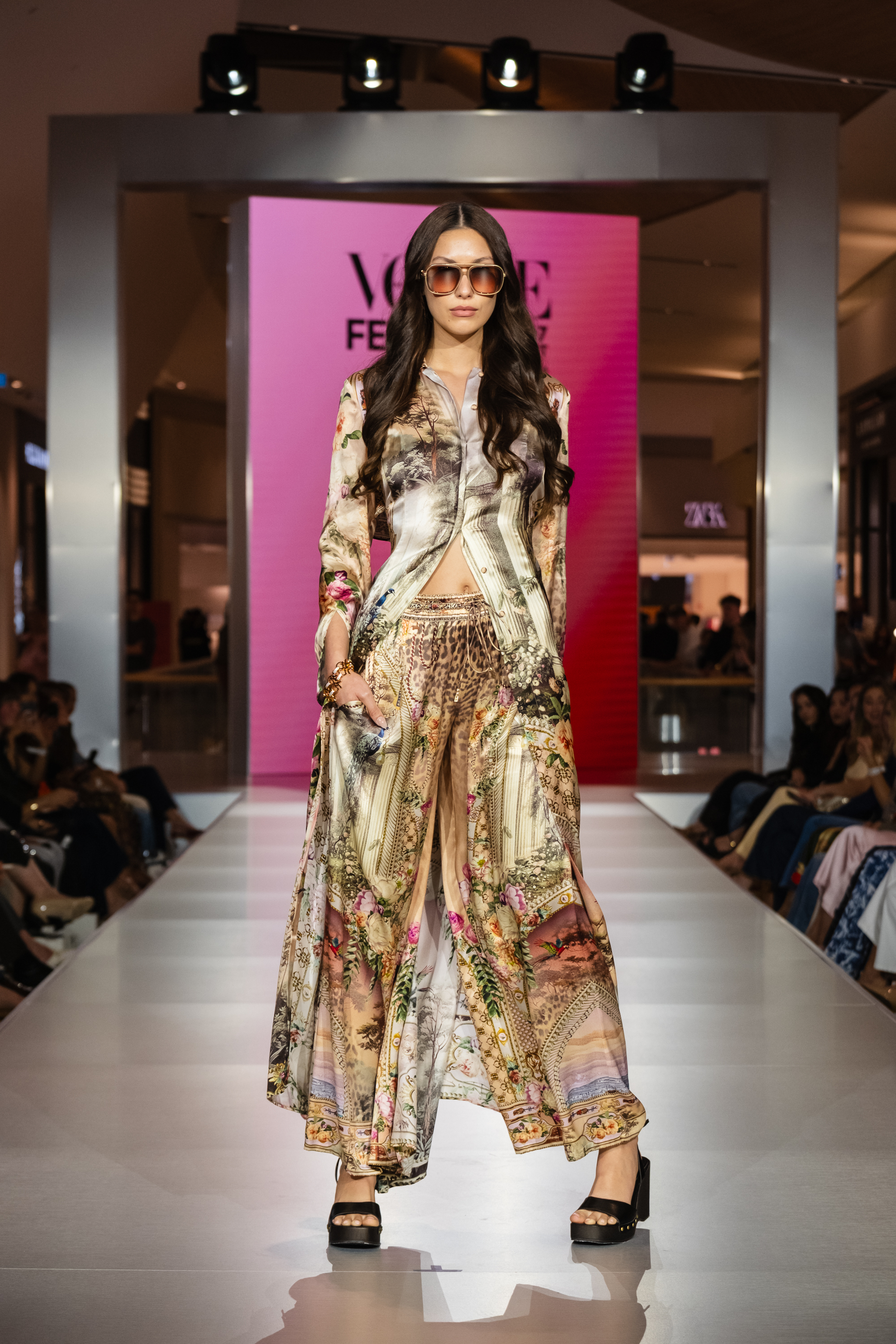 KAR - Runway look six