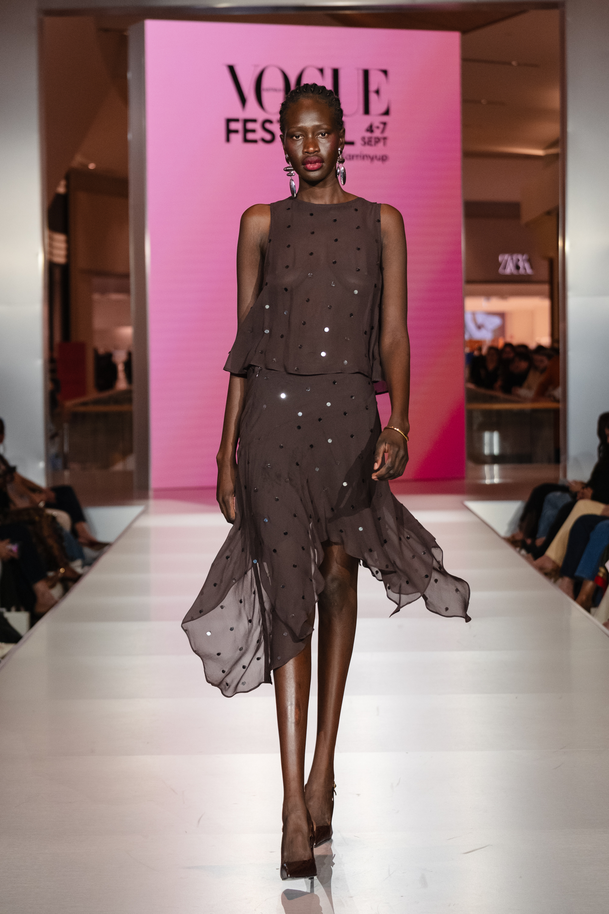 Runway look 54
