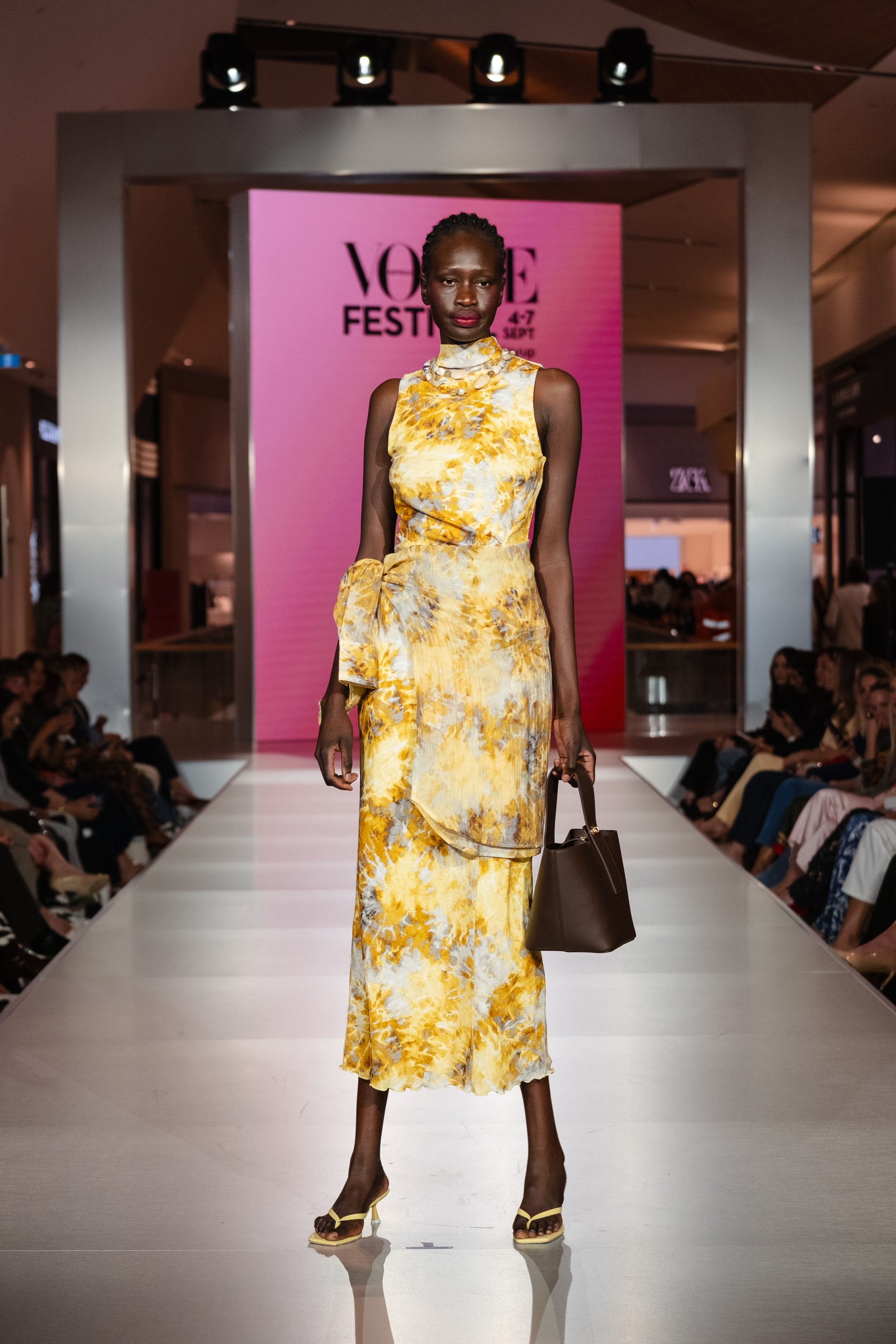Runway look 38