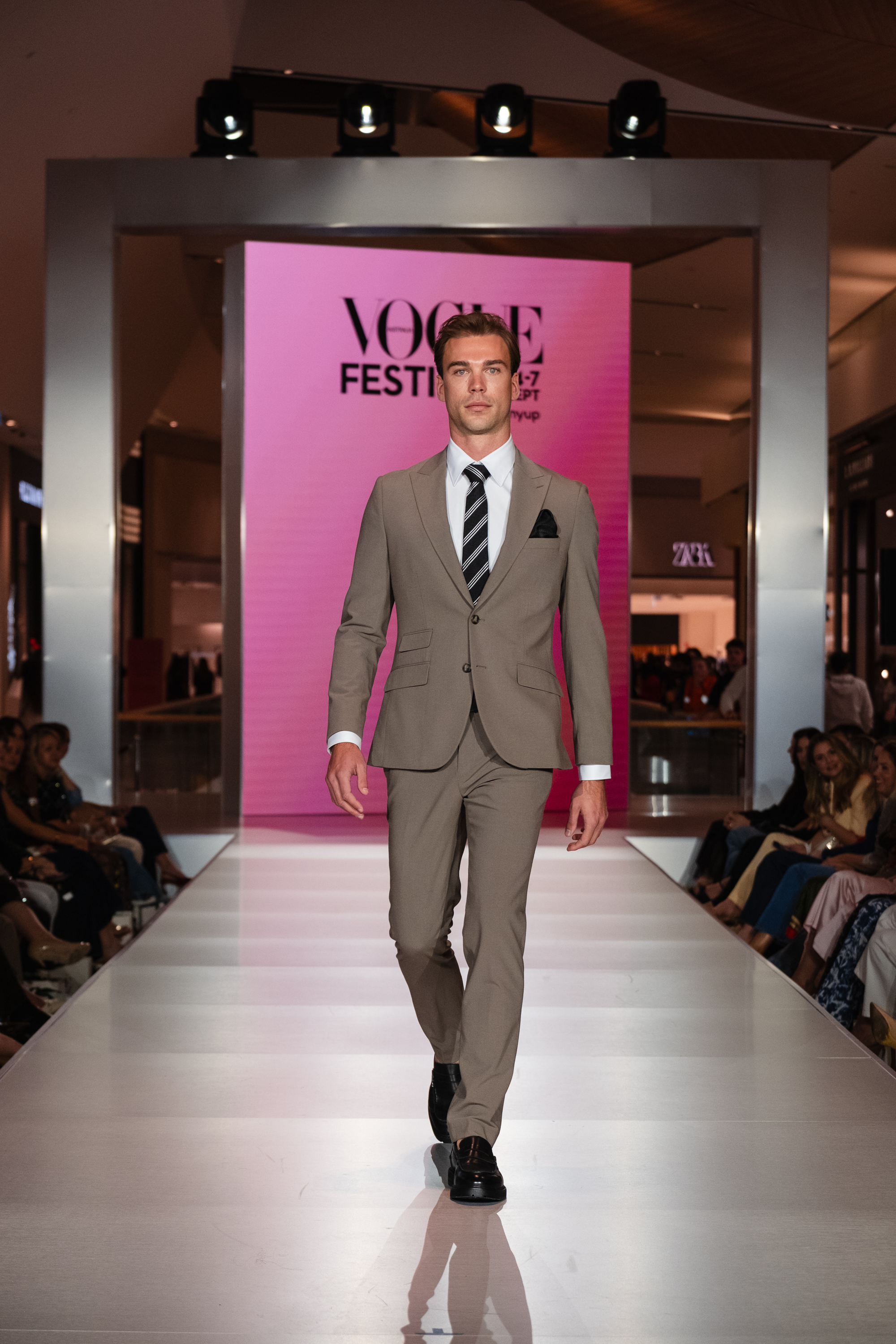 Runway look 32