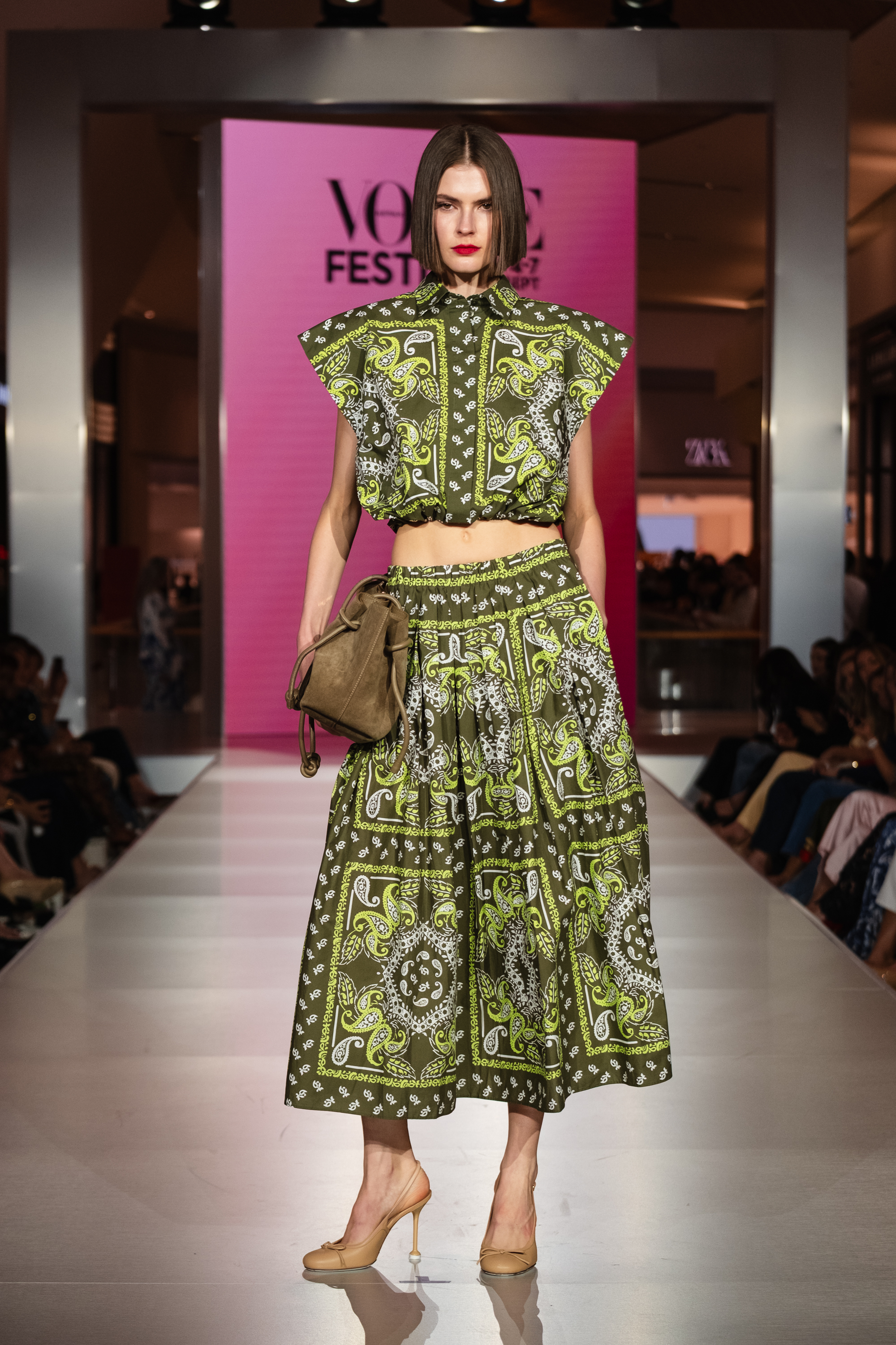 Runway look 39