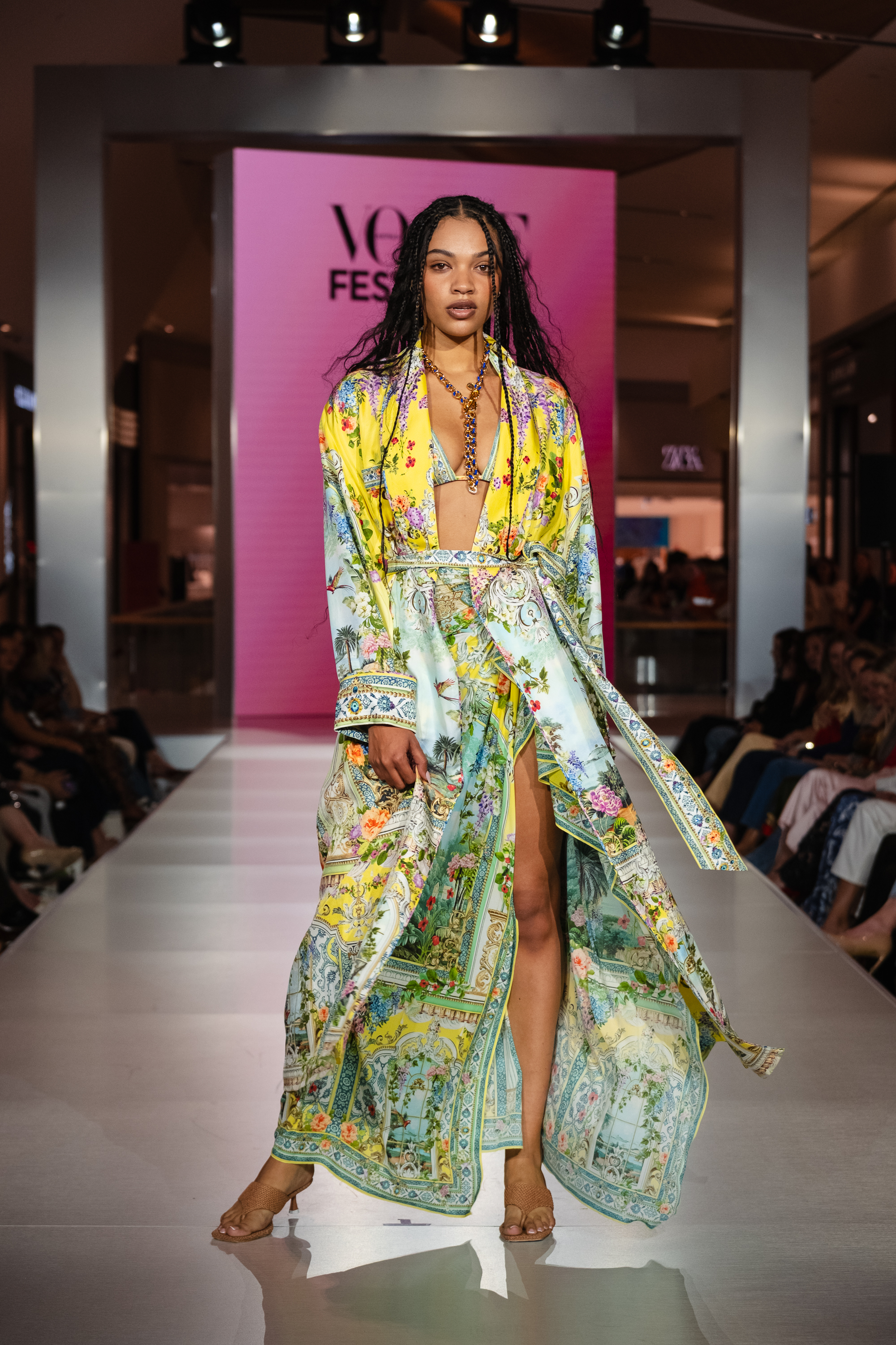 Runway look 38