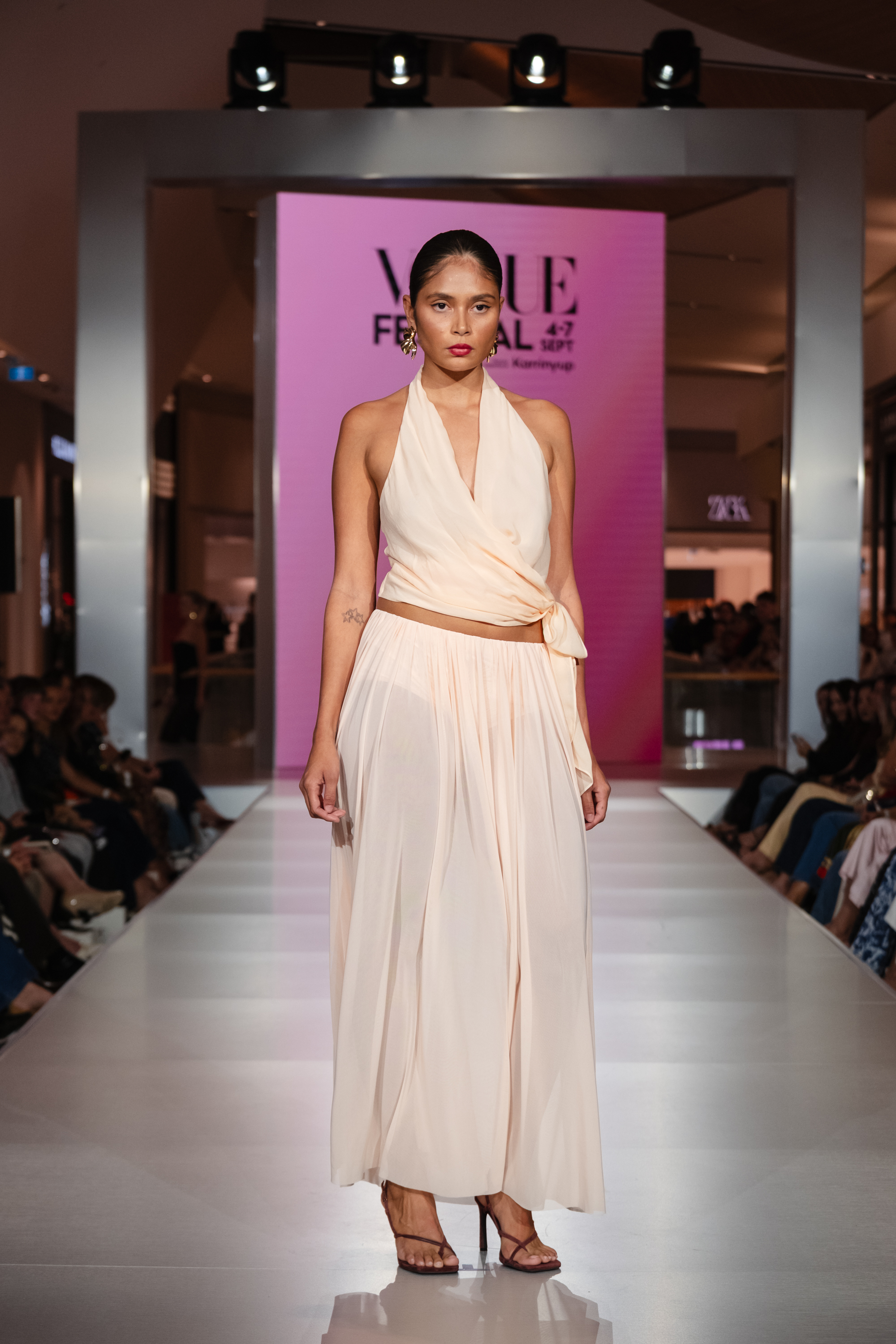 KAR - Runway look seventeen