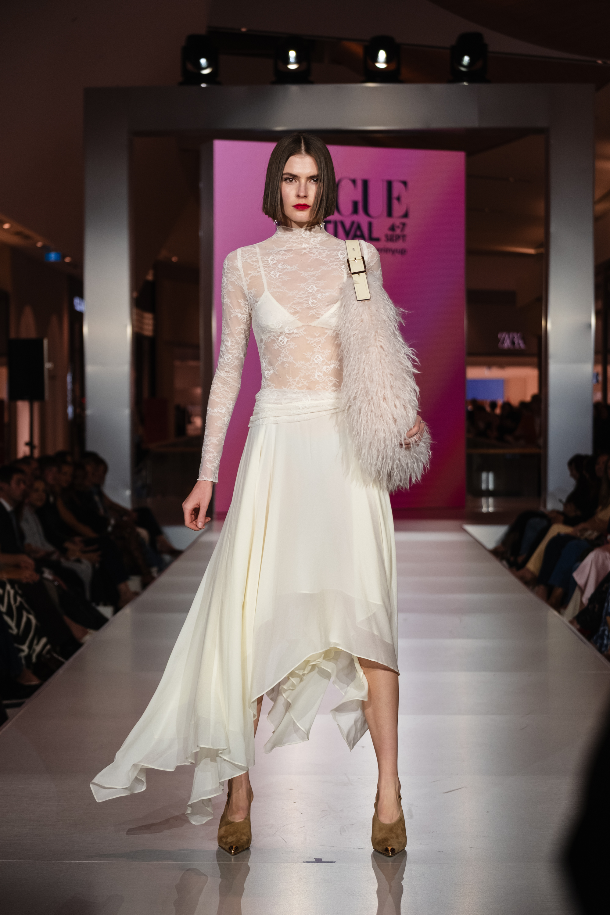 Runway look 56